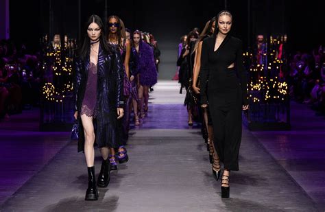 Versace: la sfilata Primavera